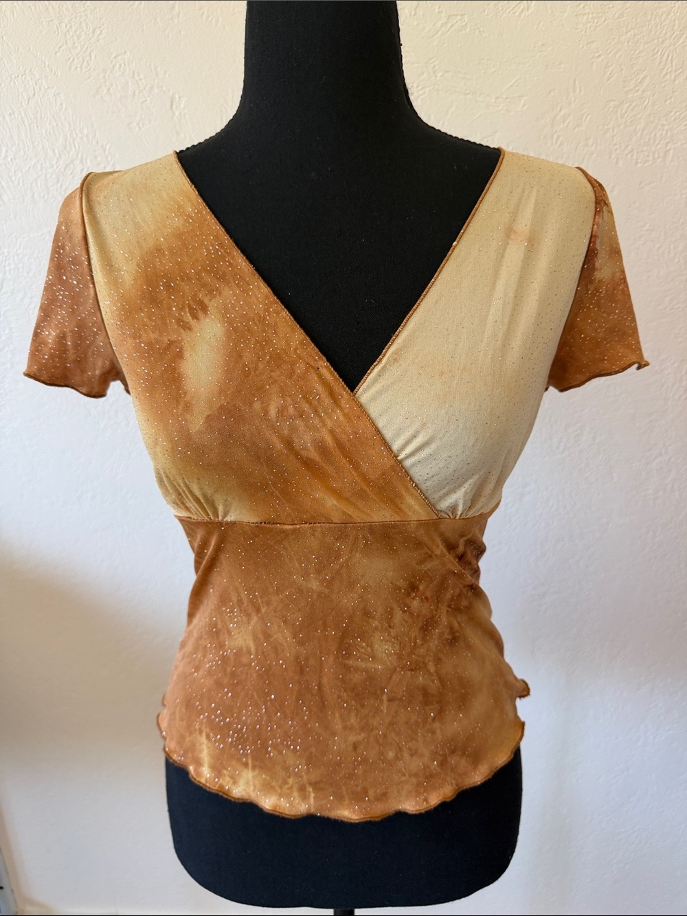 VINTAGE VON MOZART Wrap-Style Short Sleeve Top in Golden Brown